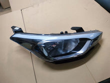 Load image into Gallery viewer, Frontscheinwerfer Hyundai I20 92102C8000 Rechts Scheinwerfer Headlight