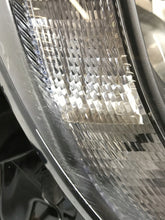 Laden Sie das Bild in den Galerie-Viewer, Frontscheinwerfer Toyota Aygo X 0H-31 Rechts Scheinwerfer Headlight