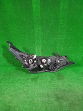 Load image into Gallery viewer, Frontscheinwerfer Toyota Corolla 8115002L50 Links Scheinwerfer Headlight SCH2788813665uk