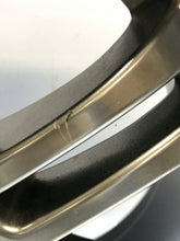 Laden Sie das Bild in den Galerie-Viewer, 1x Alufelge 18 Zoll 9.0&quot; 5x120 26ET Glanz Silber 2229960 BMW 3 E46 Rim Wheel