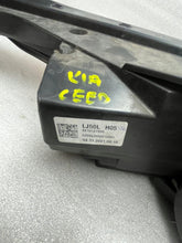 Laden Sie das Bild in den Galerie-Viewer, Frontscheinwerfer Kia Ceed 92101J7500 LED Ein Stück (Rechts oder Links)