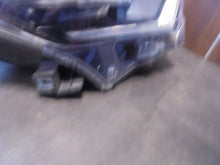 Laden Sie das Bild in den Galerie-Viewer, Frontscheinwerfer Toyota C-Hr Chr 81110-F4071-00 LED Rechts oder Links