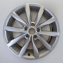 Load image into Gallery viewer, 1x Alufelge 17 Zoll 6.0&quot; 5x112 48ET Glanz Silber 5G0601025K Vw Rim Wheel