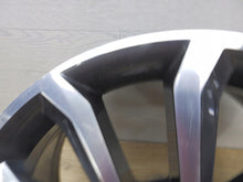 Laden Sie das Bild in den Galerie-Viewer, 1x Alufelge 17 Zoll 7.0&quot; 5x112 49ET Glanz Silber 5E0601025 Skoda Octavia Iii