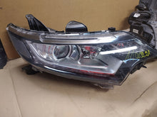 Laden Sie das Bild in den Galerie-Viewer, Frontscheinwerfer Mitsubishi Outlander ECM921-21A20 Rechts oder Links