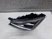 Laden Sie das Bild in den Galerie-Viewer, Frontscheinwerfer Seat Ibiza I 6F1941007F Links Scheinwerfer Headlight SCH2698614999le