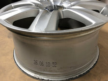 Load image into Gallery viewer, 1x Alufelge 19 Zoll 8.5&quot; 5x130 62ET Glanz Silber 4L0601025C Audi Q7 Rim Wheel