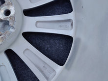 Laden Sie das Bild in den Galerie-Viewer, 1x Alufelge 18 Zoll 7.5" 5x105 42ET Glanz Silber 13259250 Opel Astra J Rim Wheel FEL3010891245ou