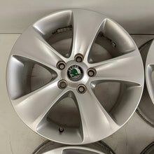 Laden Sie das Bild in den Galerie-Viewer, 4x Alufelge 16 Zoll 6.5" 5x112 45ET Glanz Silber 3T0601025N Seat II Superb I FEL9525502371av