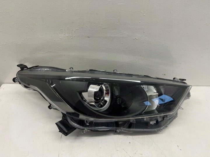Frontscheinwerfer Toyota Yaris Rechts Scheinwerfer Headlight SCH7376462697np