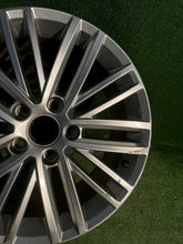 Laden Sie das Bild in den Galerie-Viewer, 1x Alufelge 17 Zoll 7.0" 5x112 54ET Glanz Silber 5K7601025A VW Golf VI I FEL9582802783dr