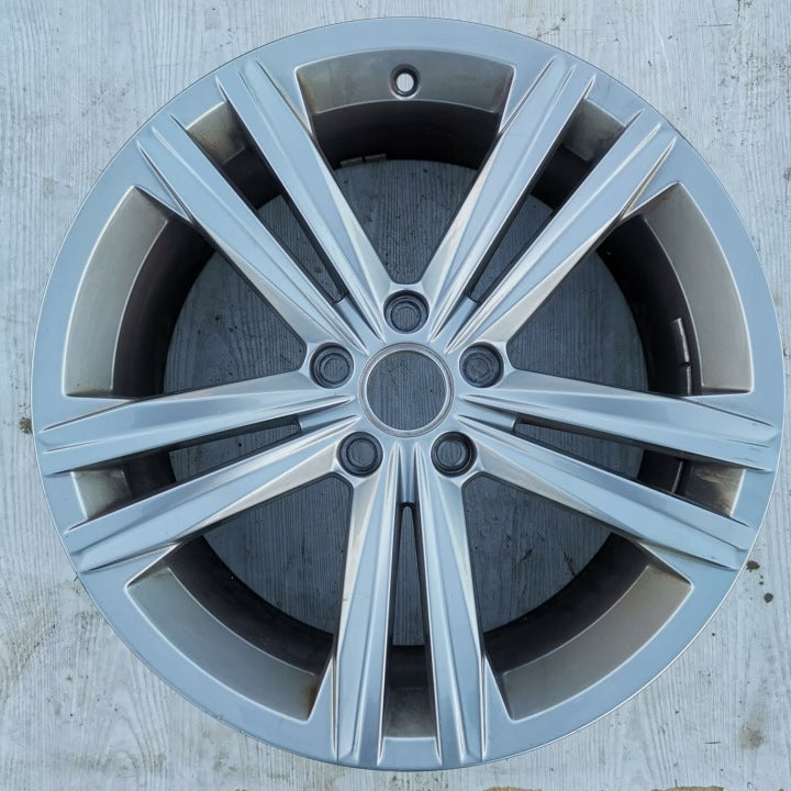 1x Alufelge 18 Zoll 8.0" 5x112 40ET Glanz 3G8601025N VW Rim Wheel FEL4650052435bw