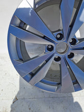 Laden Sie das Bild in den Galerie-Viewer, 1x Alufelge 18 Zoll 7.5" 5x112 50ET Glanz Silber 10A071498 VW Rim Wheel FEL7777158204cb