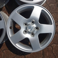 Laden Sie das Bild in den Galerie-Viewer, 4x Alufelge 15 Zoll 6.5" 5x112 Rim Wheel FEL1264073727ao