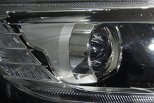 Laden Sie das Bild in den Galerie-Viewer, Frontscheinwerfer Renault Scenic 260100943R LED Rechts Scheinwerfer Headlight