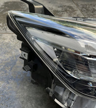 Laden Sie das Bild in den Galerie-Viewer, Frontscheinwerfer Mazda Cx 3 D10E-51030 D10E51030 LED Rechts Headlight