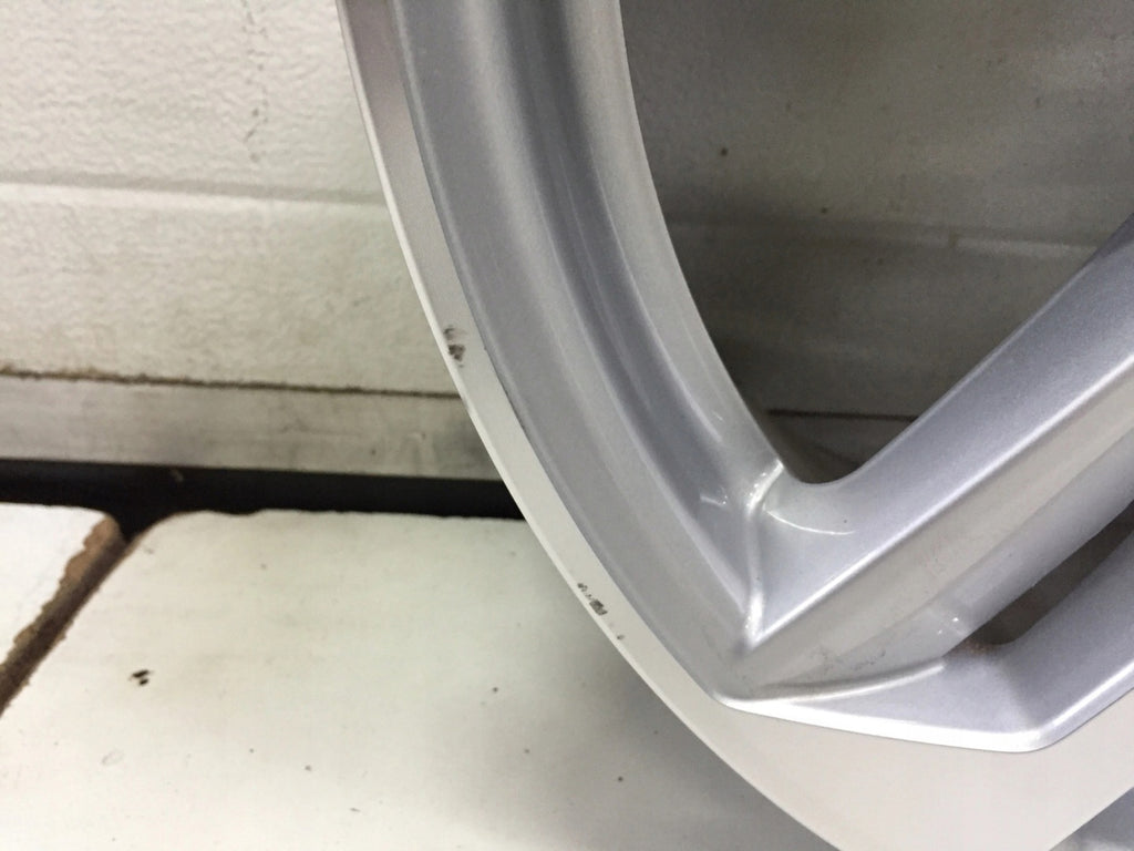 1x Alufelge 17 Zoll 7.5" 5x100 46ET Glanz Silber 82A601025K Audi A1 Rim Wheel FEL7906119496ja