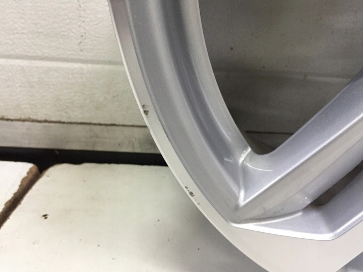 1x Alufelge 17 Zoll 7.5" 5x100 46ET Glanz Silber 82A601025K Audi A1 Rim Wheel FEL7906119496ja