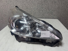 Load image into Gallery viewer, Frontscheinwerfer Toyota Prius Plus Rechts Scheinwerfer Headlight SCH5394543668ok