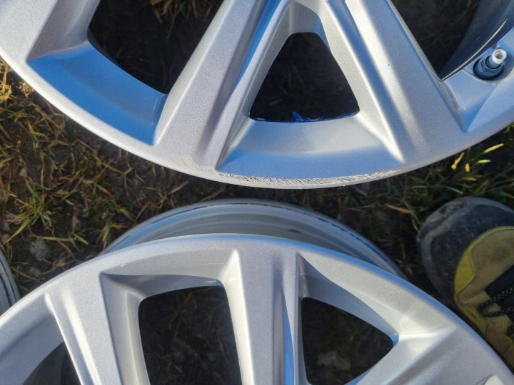 4x Alufelge 17 Zoll 6.5" 5x112 39ET 6856076 BMW X1 F48 Rim Wheel FEL6503769241ap
