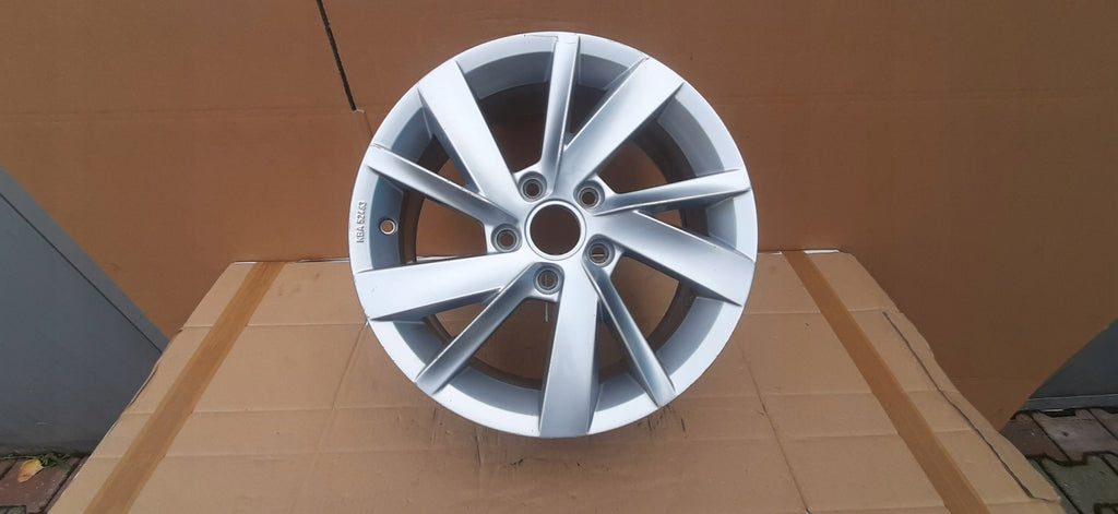 1x Alufelge 16 Zoll 6.5" 5x112 46ET 5H0071496 VW Golf Viii Rim Wheel