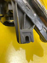 Laden Sie das Bild in den Galerie-Viewer, Frontscheinwerfer Mitsubishi Outlander III 8301C8-63 LED Rechts oder Links