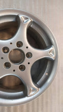Laden Sie das Bild in den Galerie-Viewer, 1x Alufelge 15 Zoll 7.0&quot; 5x112 37ET Glanz Silber A2024011702 Mercedes-Benz W204