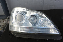 Load image into Gallery viewer, Frontscheinwerfer Mercedes-Benz W164 A1648203161 Xenon Rechts oder Links