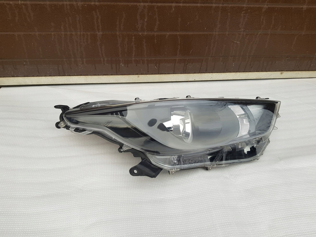 Frontscheinwerfer Toyota Yaris K0-6EU Rechts Scheinwerfer Headlight SCH3418184870dm