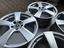 Laden Sie das Bild in den Galerie-Viewer, 4x Alufelge 18 Zoll 8.5&quot; 5x112 48ET Glanz Silber A2124011302 Mercedes-Benz