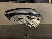 Laden Sie das Bild in den Galerie-Viewer, Frontscheinwerfer Audi Q3 Xenon Rechts Scheinwerfer Headlight SCH8185569688ib