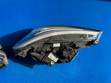 Laden Sie das Bild in den Galerie-Viewer, Frontscheinwerfer BMW F21 F20 7229677-11 Xenon Ein Satz Scheinwerfer Headlight SCH3347542437og