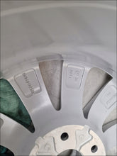 Load image into Gallery viewer, 1x Alufelge 18 Zoll 7.5&quot; 5x120 45ET 2H0601025AH VW Amarok Transporter Rim Wheel