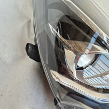 Laden Sie das Bild in den Galerie-Viewer, Frontscheinwerfer Toyota Yaris Rechts Scheinwerfer Headlight SCH5183369636md