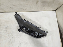 Laden Sie das Bild in den Galerie-Viewer, Frontscheinwerfer Toyota Yaris Rechts Scheinwerfer Headlight SCH9073667994xc
