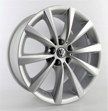 Laden Sie das Bild in den Galerie-Viewer, 4x Alufelge 18 Zoll 8.0" 5x112 30ET Glanz Silber 6867338 BMW 4 Rim Wheel FEL8637172693wc