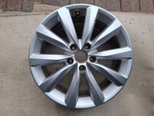 Load image into Gallery viewer, 1x Alufelge 17 Zoll 7.0" 5x112 43ET Silber 5N0601025AH VW Tiguan Rim Wheel FEL9860057179vx
