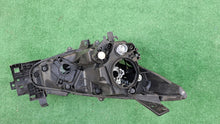 Laden Sie das Bild in den Galerie-Viewer, Frontscheinwerfer Mazda 3 BHR2-51040 Xenon Links Scheinwerfer Headlight