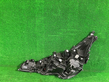 Laden Sie das Bild in den Galerie-Viewer, Frontscheinwerfer Toyota Corolla 8111002S60 90119224 Rechts Headlight SCH8933491107az