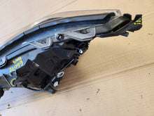 Load image into Gallery viewer, Frontscheinwerfer Toyota V Rechts Scheinwerfer Headlight