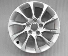 Laden Sie das Bild in den Galerie-Viewer, 1x Alufelge 16 Zoll 6.5&quot; 5x112 46ET Glanz Silber 8V0601025BM Audi A3 Rim Wheel