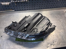 Laden Sie das Bild in den Galerie-Viewer, Frontscheinwerfer Mercedes-Benz W246 A2468207261 Rechts Scheinwerfer Headlight SCH4929966991eh