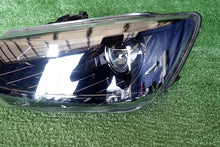 Load image into Gallery viewer, Frontscheinwerfer Skoda Fabia III 6V1941015B Ein Stück (Rechts oder Links)