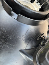 Load image into Gallery viewer, Frontscheinwerfer Toyota Yaris Links Scheinwerfer Headlight