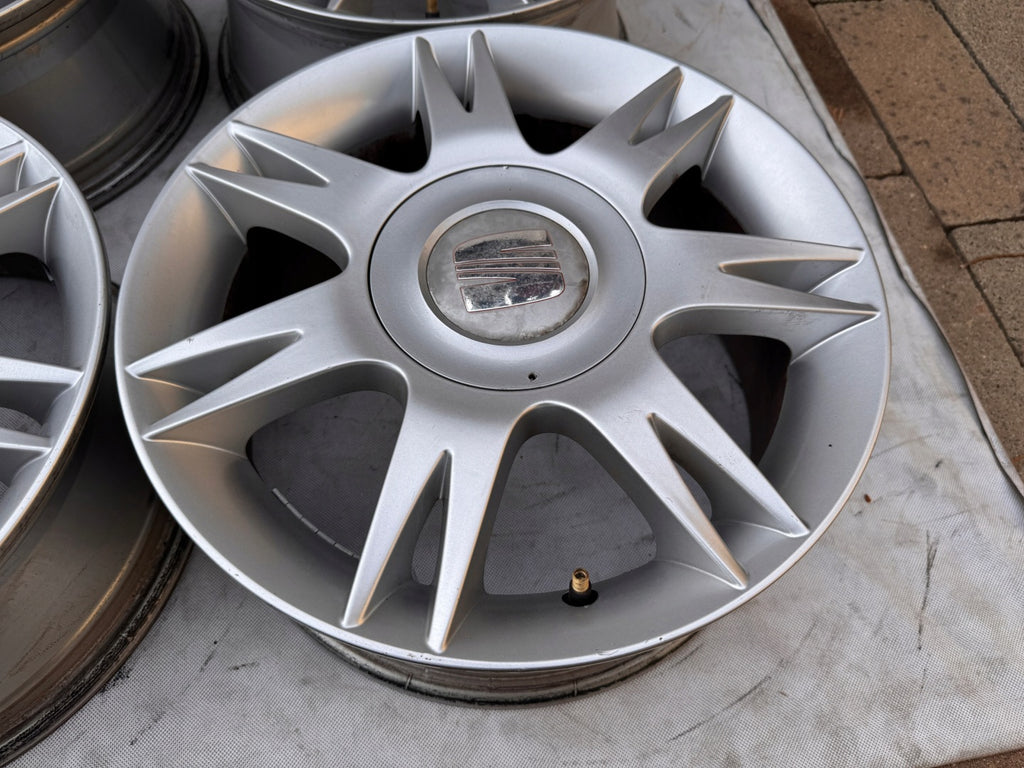 4x Alufelge 15 Zoll 6.0" 5x100 43ET Glanz Silber 6L0601025A Seat I Rim Wheel FEL6814274215kh