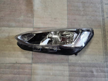 Laden Sie das Bild in den Galerie-Viewer, Frontscheinwerfer Ford Focus JX7B13W030AE Ein Stück (Rechts oder Links) SCH3091603272qh
