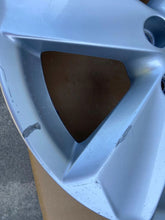 Load image into Gallery viewer, 1x Alufelge 17 Zoll 7.0" 5x114.3 35ET Glanz Silber PZ406X3671ZC Lexus Rim Wheel FEL6530087976rb