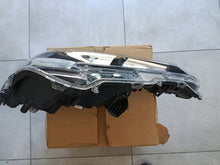 Laden Sie das Bild in den Galerie-Viewer, Frontscheinwerfer Toyota Corolla 81110-02S60 85122000 LED Rechts Headlight SCH3047842869hc