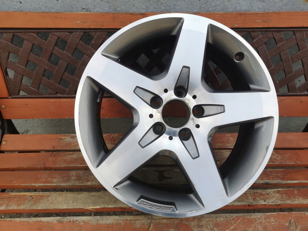 1x Alufelge 18 Zoll 7.0" 5x112 46ET A1564010500 Mercedes-Benz Gla Rim Wheel