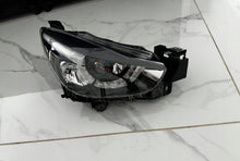 Laden Sie das Bild in den Galerie-Viewer, Frontscheinwerfer Mazda II Rechts Scheinwerfer Headlight